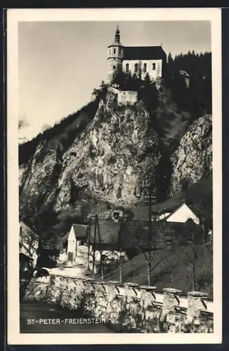 AK St-Peter-Freienstein, Strassenpartie mit Kirche vom Wasser aus