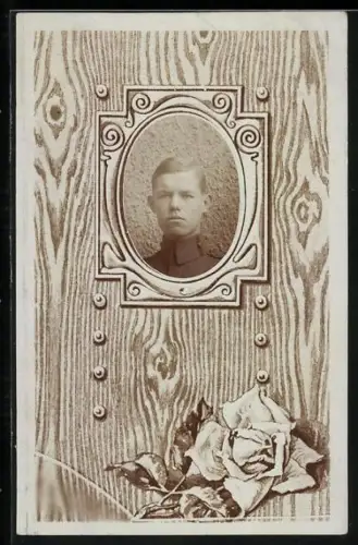 Foto-AK Portrait junger Soldat im Jugendstil-Passepartout