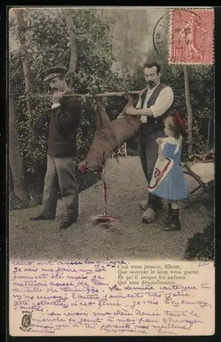 AK Rotkäppchen und zwei Männer mit erlegtem Wolf