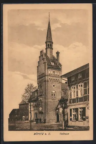 AK Dömitz a.E., Rathaus mit Leuten