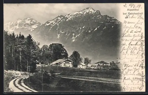 AK Reichenhall, Alpental mit Gebirgslandschaft, Bahnstrecke, Häuser