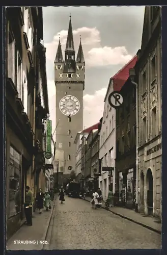 AK Straubing /Ndb., Stadtturm, Strassenansicht