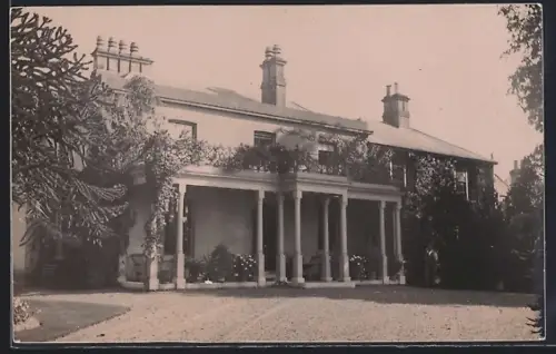 AK Arundel, Herrensitz mit Säulenportal