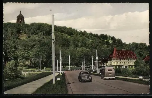AK Porta Westfalica, Hotel Kaiserhof, Kaiser-Wilhelm-Denkmal, Strassenansicht