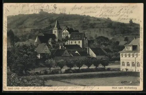 AK Bad Orb, Blick nach Wolkenberg, Kirche, Fachwerkhäuser, Hügel
