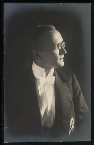AK Dirigent Arthur Rother mit Orden
