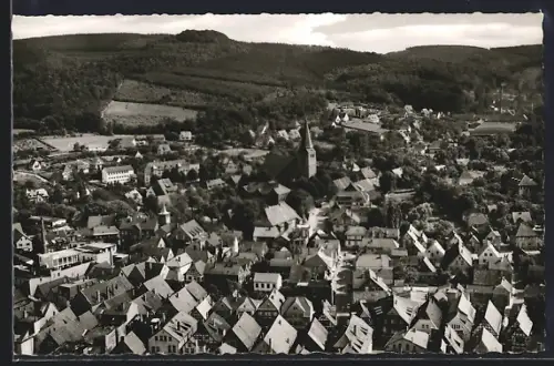 AK Lübbecke /Westfalen, Gesamtansicht, Kirche, umgebende Hügel