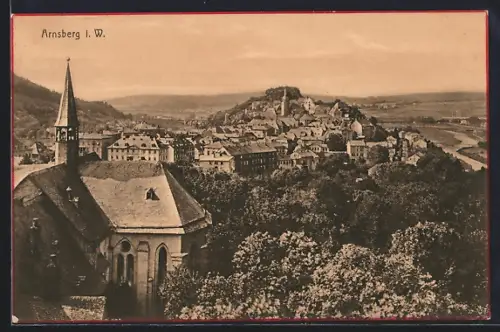 AK Arnsberg i. W., Stadtansicht mit Kirche und Schlossberg