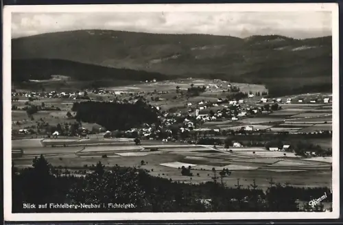 AK Fichtelberg-Neubau i. Fichtelgeb., Blick auf Ort und umliegende Landschaft