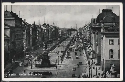AK Berlin, Unter den Linden, Brandenburger Tor, Strassenansicht