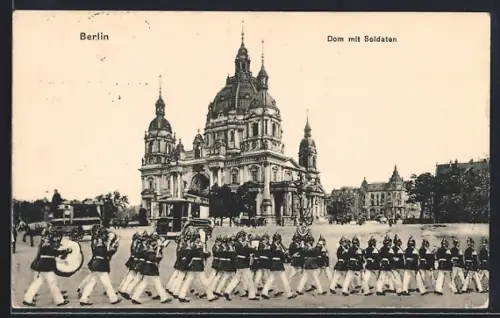 AK Berlin, Dom mit Soldaten