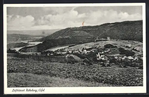 AK Ruhrberg /Eifel, Ortsansicht, Flusslandschaft, Hügel