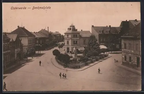 AK Elsterwerda, Denkmalplatz mit Kaufhaus H. Grunwald und Gasthaus Preussischer Hof