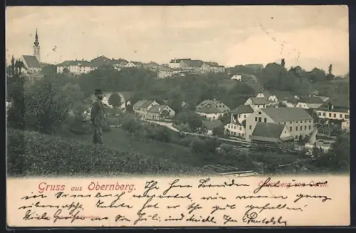 AK Obernberg / O.-Oe., Gesamtansicht von Osten, mit Spaziergänger