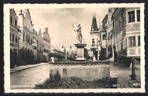AK Neufelden, Strassenpartie mit Denkmal