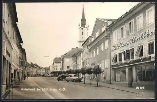 AK Rohrbach im Mühlkreis, Strassenpartie mit Möbelhaus Nösslböck und Kirchturm