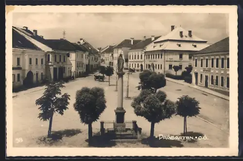 AK Prägarten /O.-Ö., Platz mit Säulendenkmal aus der Vogelschau