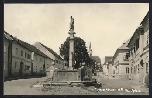 AK Oberneukirchen /O. Ö., Platz mit Säulendenkmal und Kirche