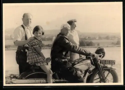 Fotografie Motorrad Puch GS, Kradfahrer mit Haube, Schutzbrille & Kennzeichen Österreich