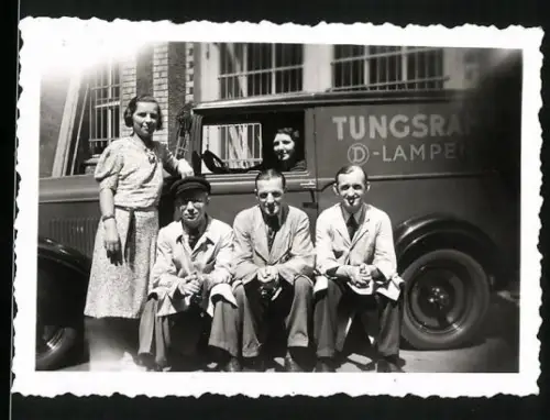 Fotografie Auto Kastenwagen mit Reklame Tungsram D-Lampe