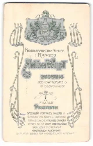Fotografie Anton Wildt, Budweis, Lobkowitzplatz 6, Monogramm des Fotografen im kgl. Wappen