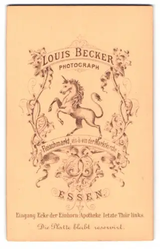Fotografie Louis Becker, Essen, Fleischmarkt, Einhorn über Anschrift des Atelier