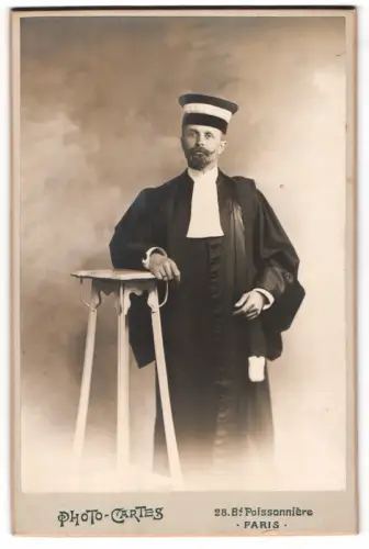 Fotografie Fotograf unbekannt, Paris, 28 Bould Poissonière, französischer Jurist / Richter in Robe