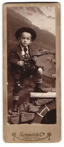 Fotografie Samson & Co, München, Neuhauserstr. 7, Junge in traditioneller Tracht