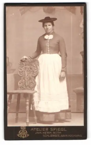 Fotografie Atelier Spiegl, Schliersee, Bayr. Hochland, Frau in traditioneller Tracht