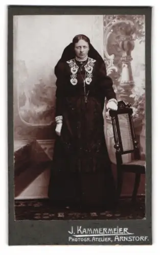 Fotografie J. Kammermeier, Arnstorf, Frau in traditioneller Tracht