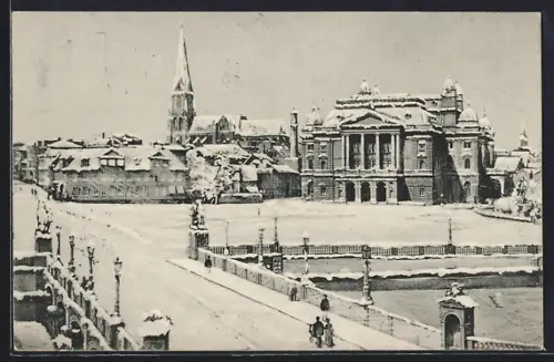 AK Schwerin i. M., Hoftheater mit Schlossbrücke im Schnee