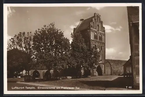 AK Templin / Uckermark, Ehrenmal am Prenzlauer Tor