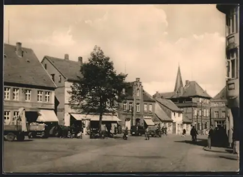 AK Hagenow, Rudolf-Breitscheid-Platz mit Geschäften