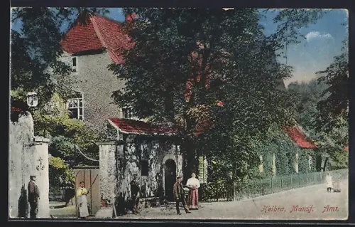 AK Helbra / Mansf., Personen vor dem Amt, Anwesen mit Tor und Park