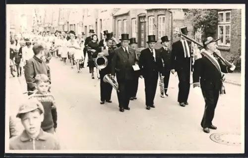 Foto-AK Krempe i. Holst., Scheibenschiessen 1964, Festumzug