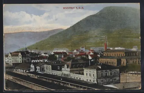 AK Neustadt / Haardt, Stadtansicht, Bahnhof, Berg im Hintergrund