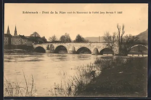 AK Echternach, Pont de la Sure orné du Monument de l`abbé Jean Bertels