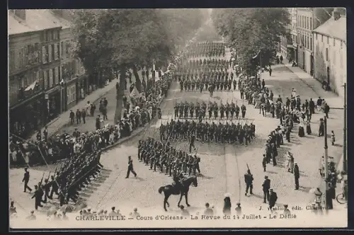 AK Charleville, Cours d`Orléans, La Revue du 14 Juillet, Le Défilé