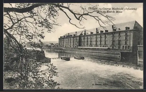 AK Sedan, Caserne Macdonald, Infanterie, vue du Pont de Meuse
