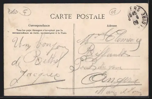 AK Rethel, La Rue des Minimes avec des passants et des cyclistes