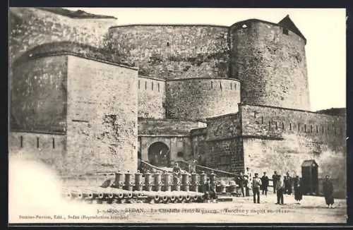 AK Sedan, La Citadelle avant la guerre avec arsenaux et canons
