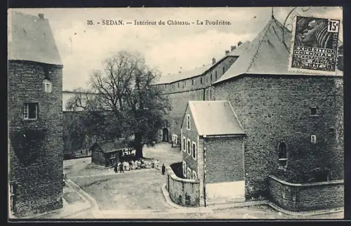AK Sedan, Intérieur du Château, La Poudrière