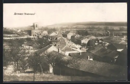 AK Termes /Ardennes, Vue aérienne du village et de l`église entourés de paysages champêtres