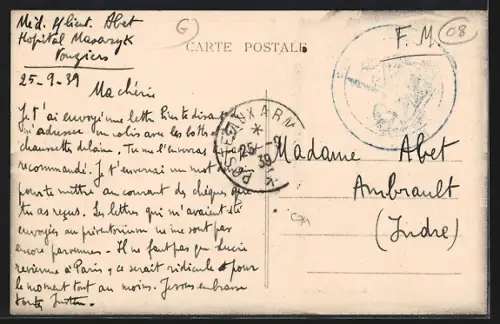 AK Vouziers, Rue Chanzy avec quincaillerie et vue sur la rue pavée