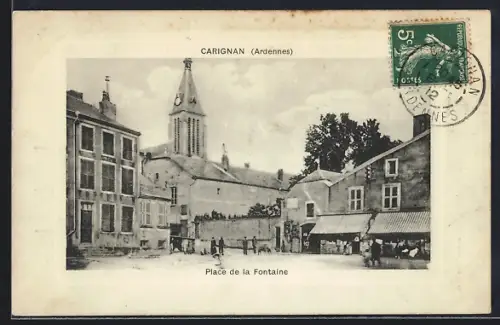 AK Carignan /Ardennes, Place de la Fontaine