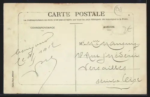 AK Carignan /Ardennes, Place de la Fontaine