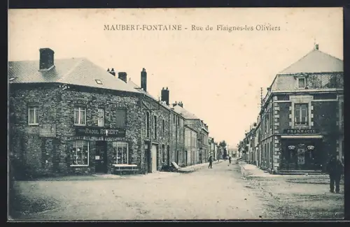 AK Maubert-Fontaine, Rue de Flaignes-les Oliviers avec des commerces et une pharmacie
