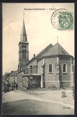 AK Maubert-Fontaine, L`Église et scène de rue animée