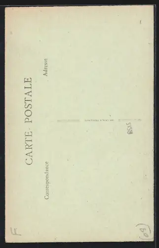 AK Nouzon, Rue du Général Margueritte avec foule et église en arrière-plan