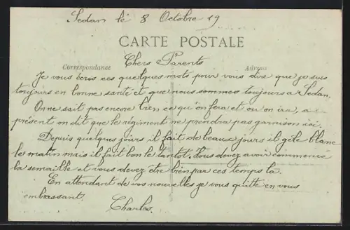 AK Sedan, La Rue Thiers avec passants et bâtiments historiques